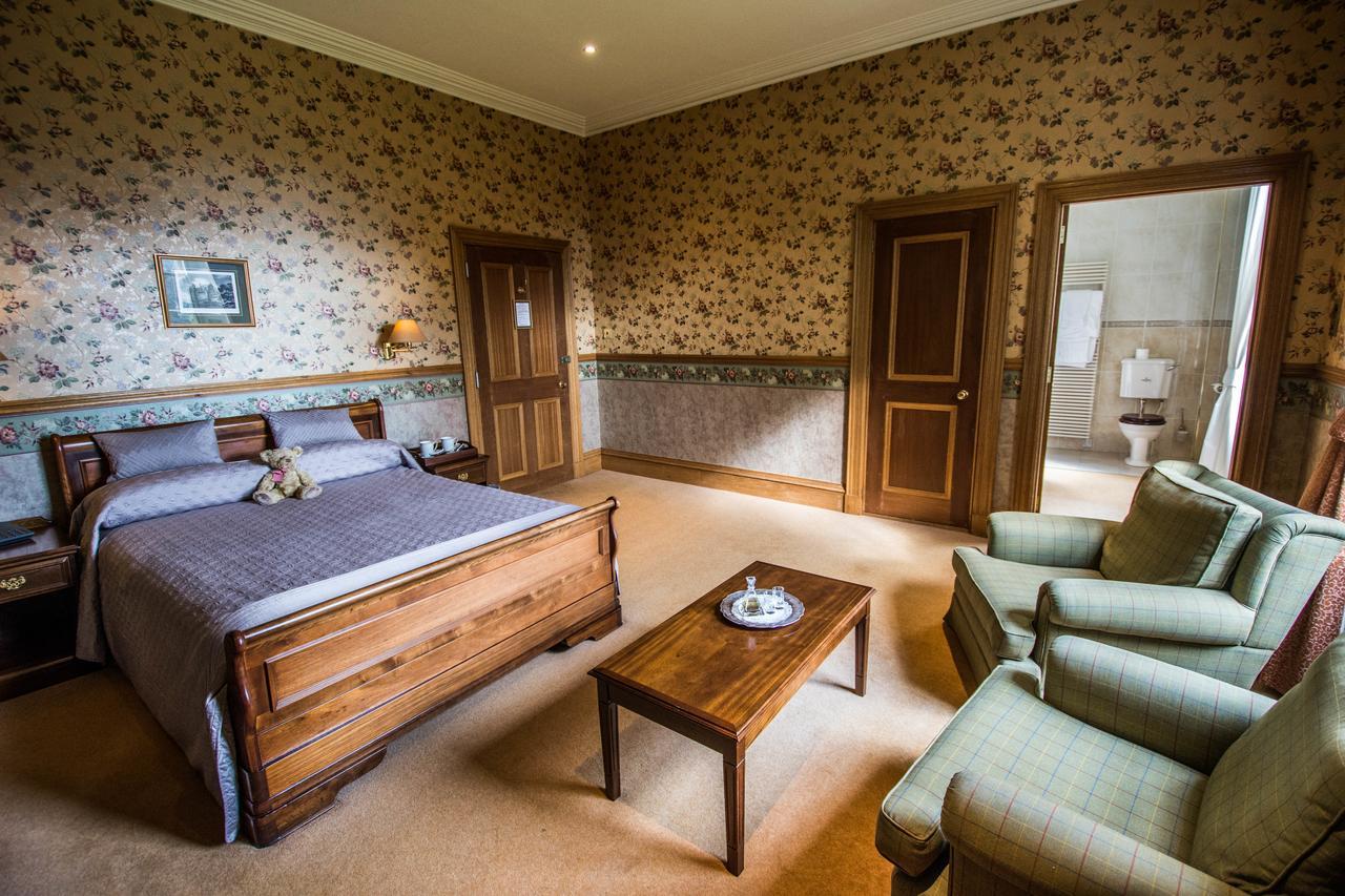 Castle Hotel Хънтли Екстериор снимка