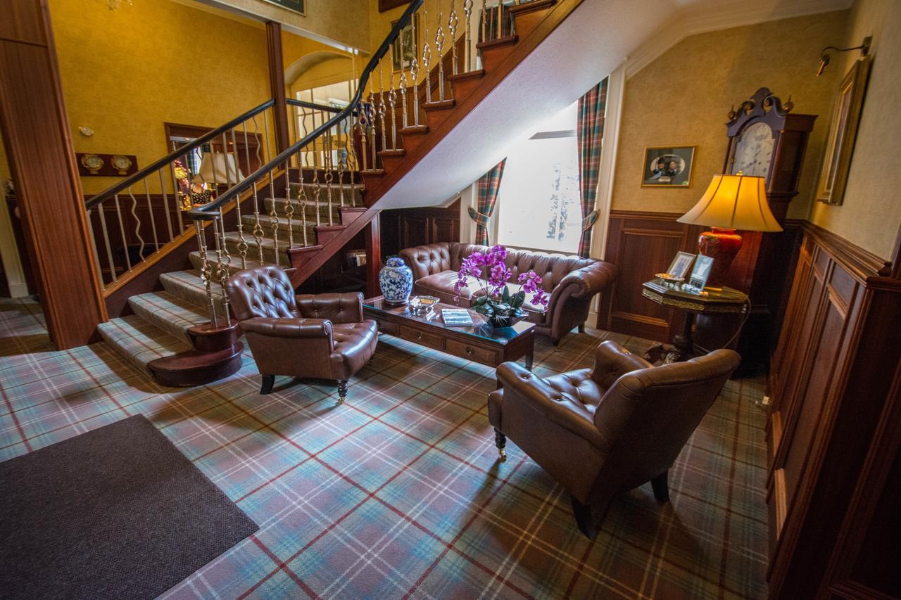 Castle Hotel Хънтли Екстериор снимка