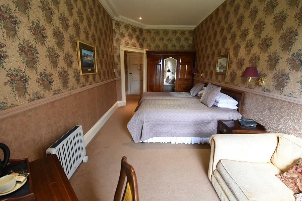 Castle Hotel Хънтли Екстериор снимка