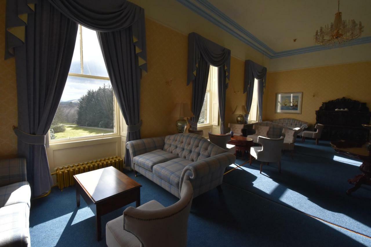 Castle Hotel Хънтли Екстериор снимка