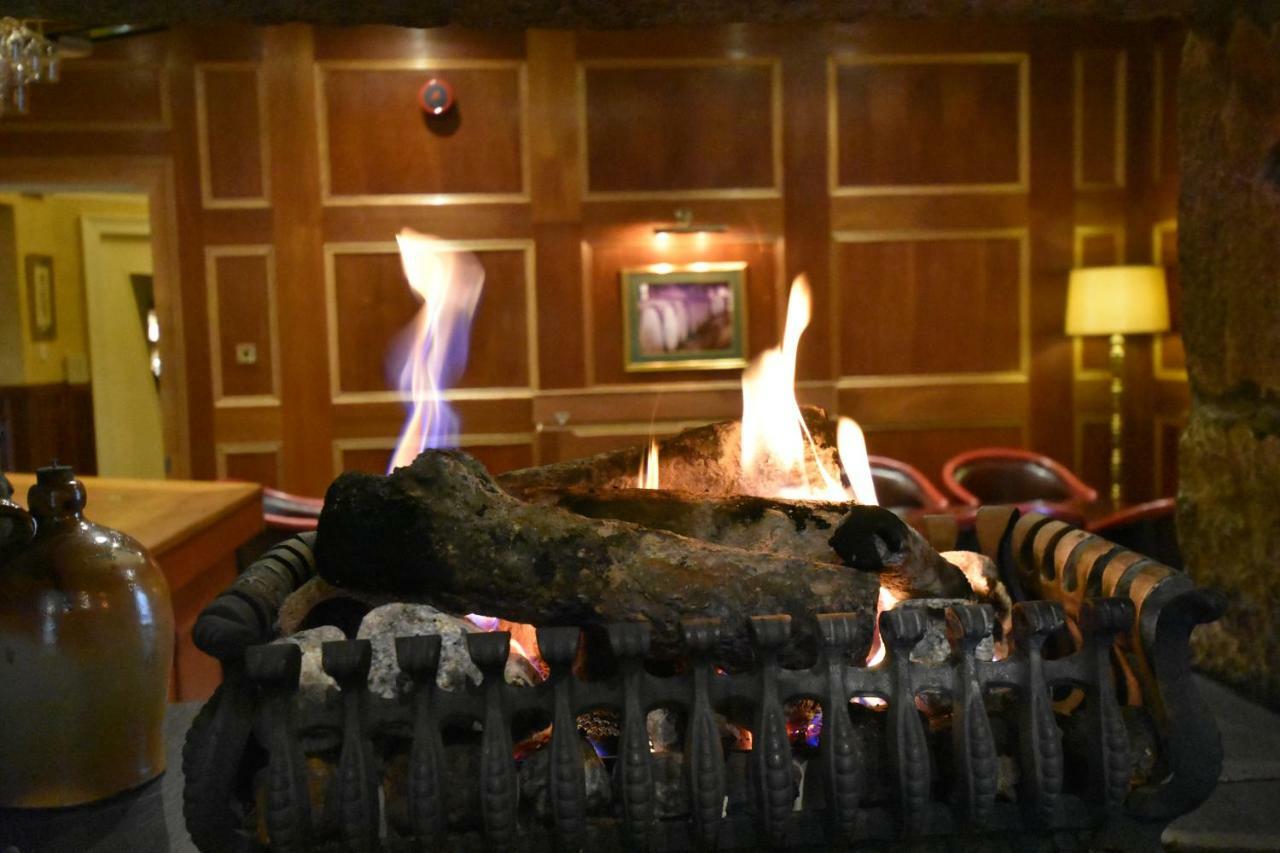 Castle Hotel Хънтли Екстериор снимка